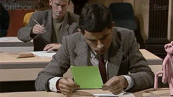 Image animée de Mr Bean passant un examen